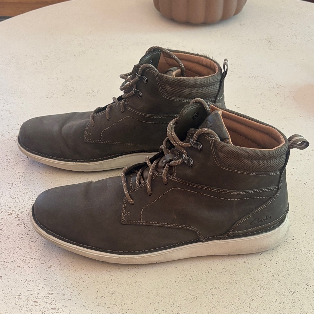Clarks Men's Dark Brown Chukka Boots